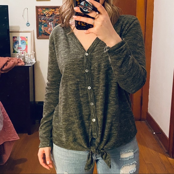 Kim & Cami Medium Button Down Tie Top Deep Green - Picture 4 of 10